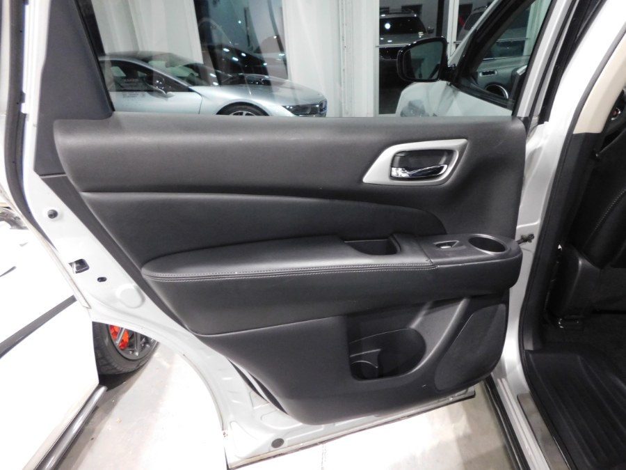 2016 Nissan Pathfinder 4WD 4dr SV, available for sale in Lodi, New Jersey | Auto Gallery. Lodi, New Jersey 2016 Nissan Pathfinder 4WD 4dr SV, available for sale in Lodi, New Jersey | Auto Gallery. Lodi, New Jersey