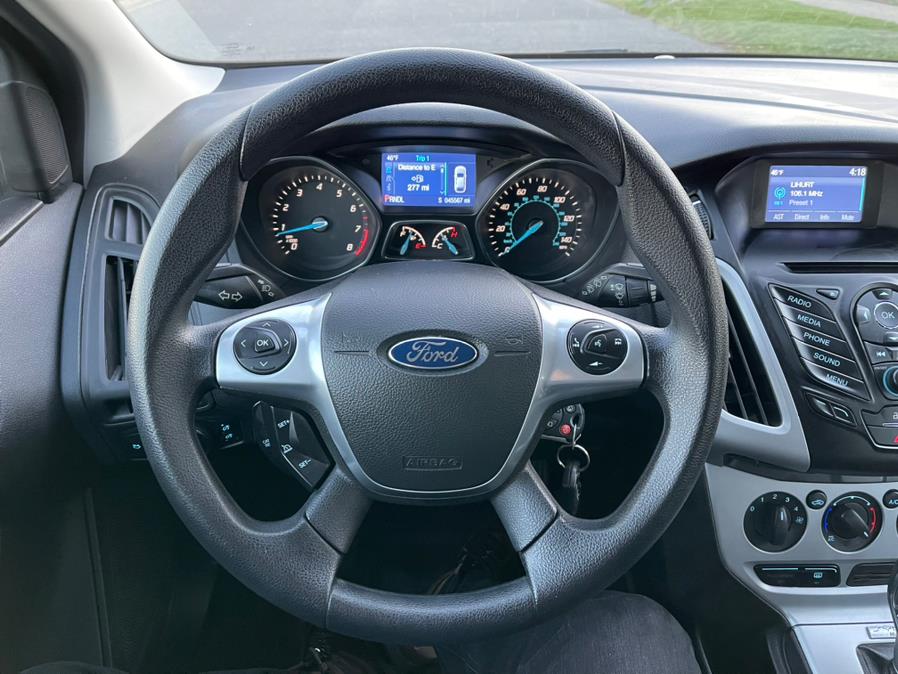 2014 Ford Focus 5dr HB SE, available for sale in Copiague, New York | Great Deal Motors. Copiague, New York