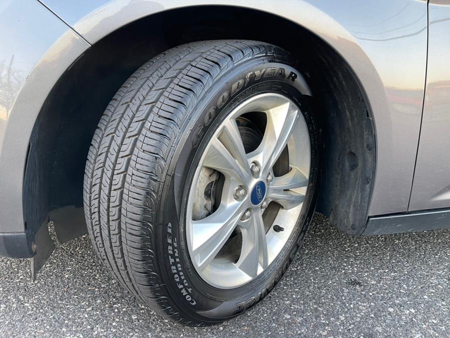 2014 Ford Focus 5dr HB SE, available for sale in Copiague, New York | Great Deal Motors. Copiague, New York 2014 Ford Focus 5dr HB SE, available for sale in Copiague, New York | Great Deal Motors. Copiague, New York