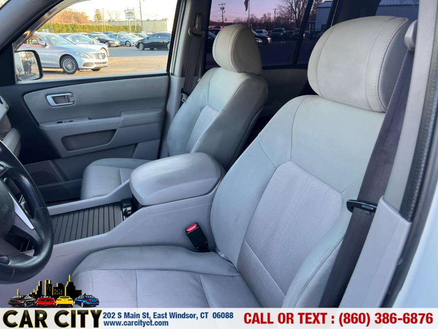 2015 Honda Pilot 4WD 4dr SE, available for sale in East Windsor, Connecticut | Car City LLC. East Windsor, Connecticut 2015 Honda Pilot 4WD 4dr SE, available for sale in East Windsor, Connecticut | Car City LLC. East Windsor, Connecticut