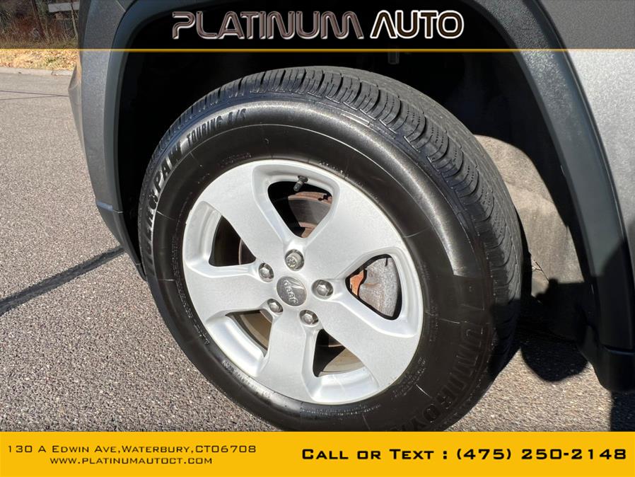 2012 Jeep Grand Cherokee 4WD 4dr Laredo, available for sale in Waterbury, Connecticut | Platinum Auto Care. Waterbury, Connecticut 2012 Jeep Grand Cherokee 4WD 4dr Laredo, available for sale in Waterbury, Connecticut | Platinum Auto Care. Waterbury, Connecticut