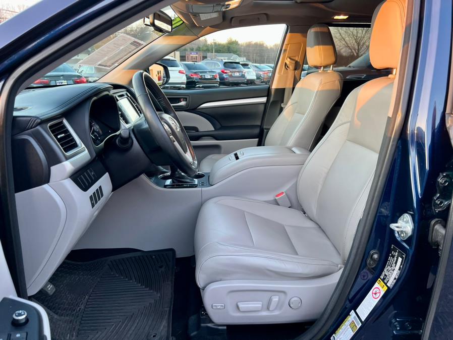 Used Toyota Highlander AWD 4dr V6 XLE (Natl) 2015 | Tru Auto Mall. Berlin, Connecticut Used Toyota Highlander AWD 4dr V6 XLE (Natl) 2015 | Tru Auto Mall. Berlin, Connecticut