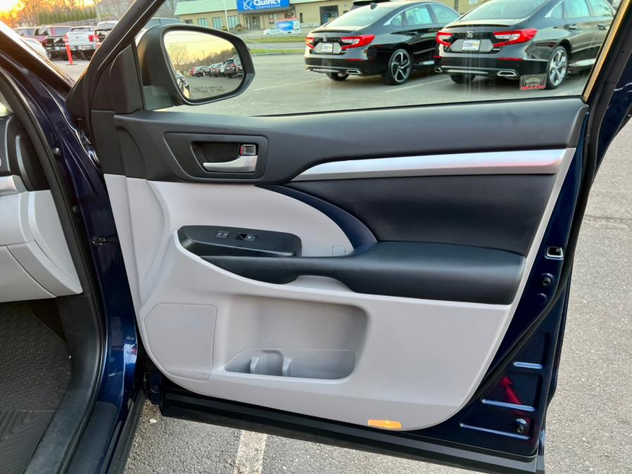 Used Toyota Highlander AWD 4dr V6 XLE (Natl) 2015 | Tru Auto Mall. Berlin, Connecticut Used Toyota Highlander AWD 4dr V6 XLE (Natl) 2015 | Tru Auto Mall. Berlin, Connecticut