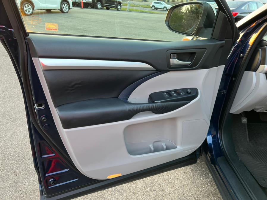 Used Toyota Highlander AWD 4dr V6 XLE (Natl) 2015 | Tru Auto Mall. Berlin, Connecticut Used Toyota Highlander AWD 4dr V6 XLE (Natl) 2015 | Tru Auto Mall. Berlin, Connecticut