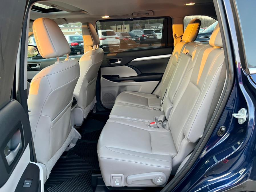 Used Toyota Highlander AWD 4dr V6 XLE (Natl) 2015 | Tru Auto Mall. Berlin, Connecticut Used Toyota Highlander AWD 4dr V6 XLE (Natl) 2015 | Tru Auto Mall. Berlin, Connecticut