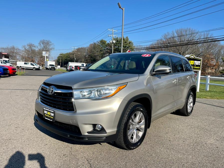 Used Toyota Highlander AWD 4dr V6 XLE (Natl) 2015 | Mike And Tony Auto Sales, Inc. South Windsor, Connecticut