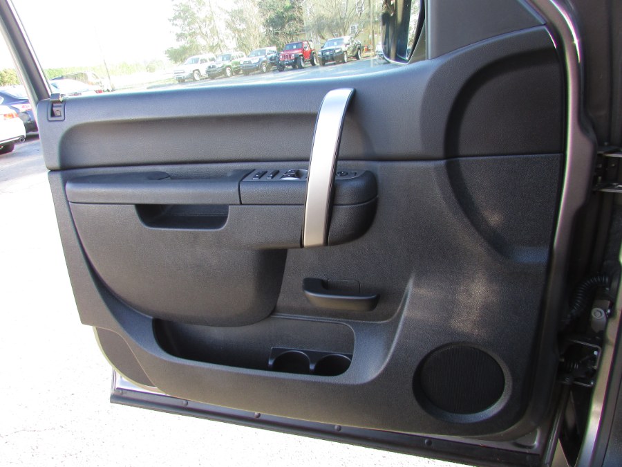 2013 Chevrolet Silverado 1500 4WD Crew Cab 143.5" LT, available for sale in East Windsor, Connecticut | United Auto Sales of E Windsor, Inc. East Windsor, Connecticut 2013 Chevrolet Silverado 1500 4WD Crew Cab 143.5" LT, available for sale in East Windsor, Connecticut | United Auto Sales of E Windsor, Inc. East Windsor, Connecticut