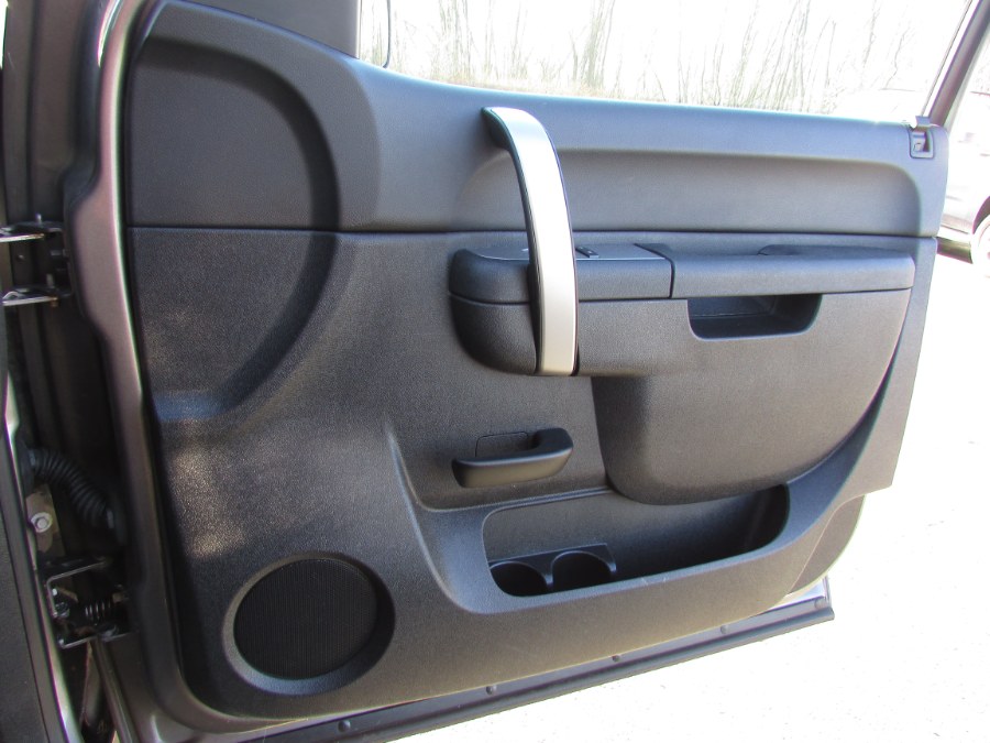 2013 Chevrolet Silverado 1500 4WD Crew Cab 143.5" LT, available for sale in East Windsor, Connecticut | United Auto Sales of E Windsor, Inc. East Windsor, Connecticut 2013 Chevrolet Silverado 1500 4WD Crew Cab 143.5" LT, available for sale in East Windsor, Connecticut | United Auto Sales of E Windsor, Inc. East Windsor, Connecticut