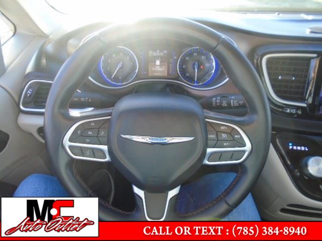 Used Chrysler Pacifica Touring-L FWD 2017 | M C Auto Outlet Inc. Colby, Kansas Used Chrysler Pacifica Touring-L FWD 2017 | M C Auto Outlet Inc. Colby, Kansas