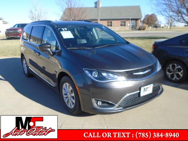 Used Chrysler Pacifica Touring-L FWD 2017 | M C Auto Outlet Inc. Colby, Kansas Used Chrysler Pacifica Touring-L FWD 2017 | M C Auto Outlet Inc. Colby, Kansas