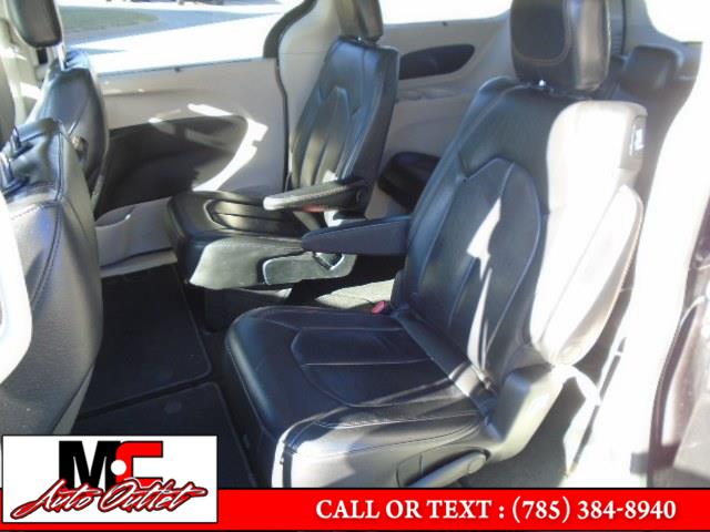 Used Chrysler Pacifica Touring-L FWD 2017 | M C Auto Outlet Inc. Colby, Kansas Used Chrysler Pacifica Touring-L FWD 2017 | M C Auto Outlet Inc. Colby, Kansas