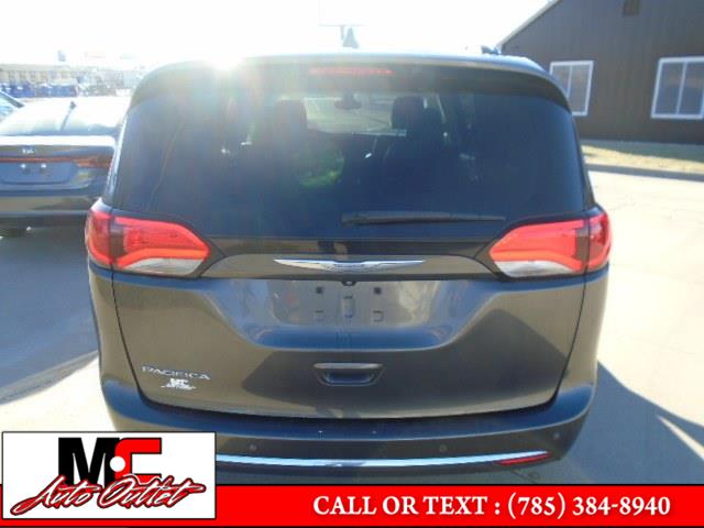 Used Chrysler Pacifica Touring-L FWD 2017 | M C Auto Outlet Inc. Colby, Kansas Used Chrysler Pacifica Touring-L FWD 2017 | M C Auto Outlet Inc. Colby, Kansas