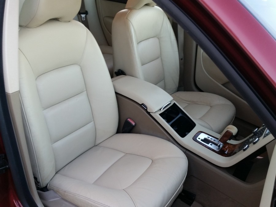 Used Volvo V70 4dr Wgn w/Sunroof 2009 | Action Automotive. Berlin, Connecticut Used Volvo V70 4dr Wgn w/Sunroof 2009 | Action Automotive. Berlin, Connecticut