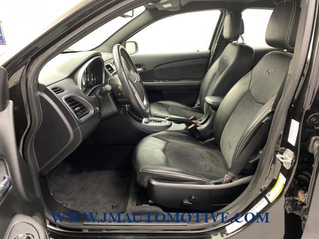 2013 Chrysler 200 4dr Sdn Limited, available for sale in Naugatuck, Connecticut | J&M Automotive Sls&Svc LLC. Naugatuck, Connecticut 2013 Chrysler 200 4dr Sdn Limited, available for sale in Naugatuck, Connecticut | J&M Automotive Sls&Svc LLC. Naugatuck, Connecticut