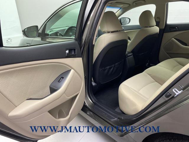 Used Kia Optima 4dr Sdn 2.4L Auto LX 2012 | J&M Automotive Sls&Svc LLC. Naugatuck, Connecticut Used Kia Optima 4dr Sdn 2.4L Auto LX 2012 | J&M Automotive Sls&Svc LLC. Naugatuck, Connecticut