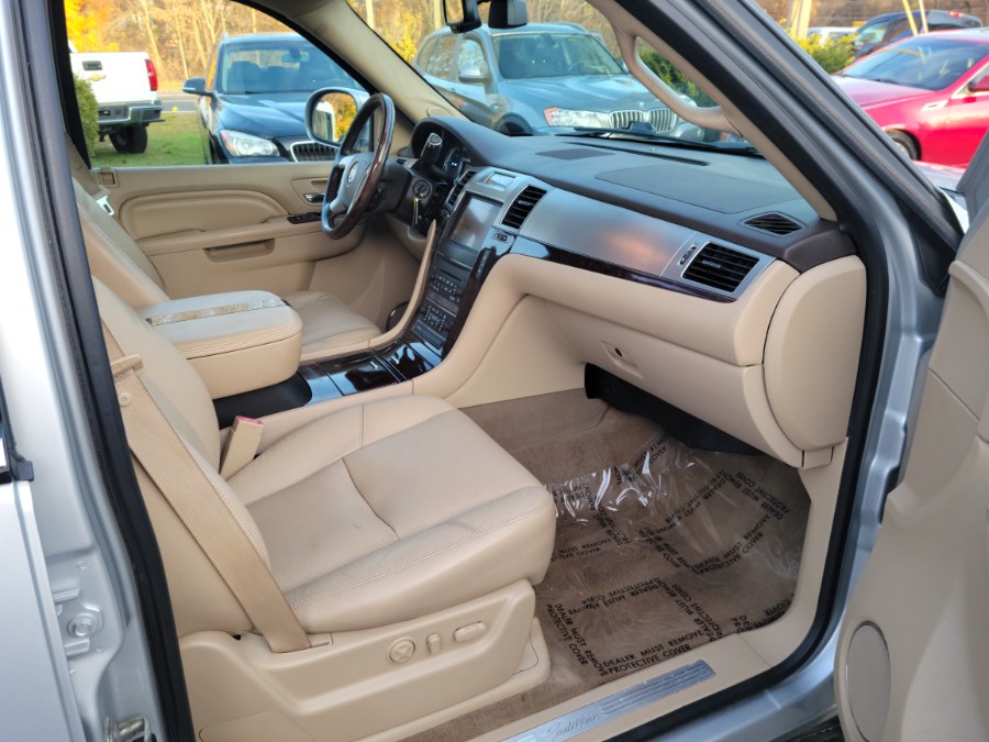 2011 Cadillac Escalade AWD 4dr Luxury, available for sale in East Windsor, Connecticut | Toro Auto. East Windsor, Connecticut 2011 Cadillac Escalade AWD 4dr Luxury, available for sale in East Windsor, Connecticut | Toro Auto. East Windsor, Connecticut