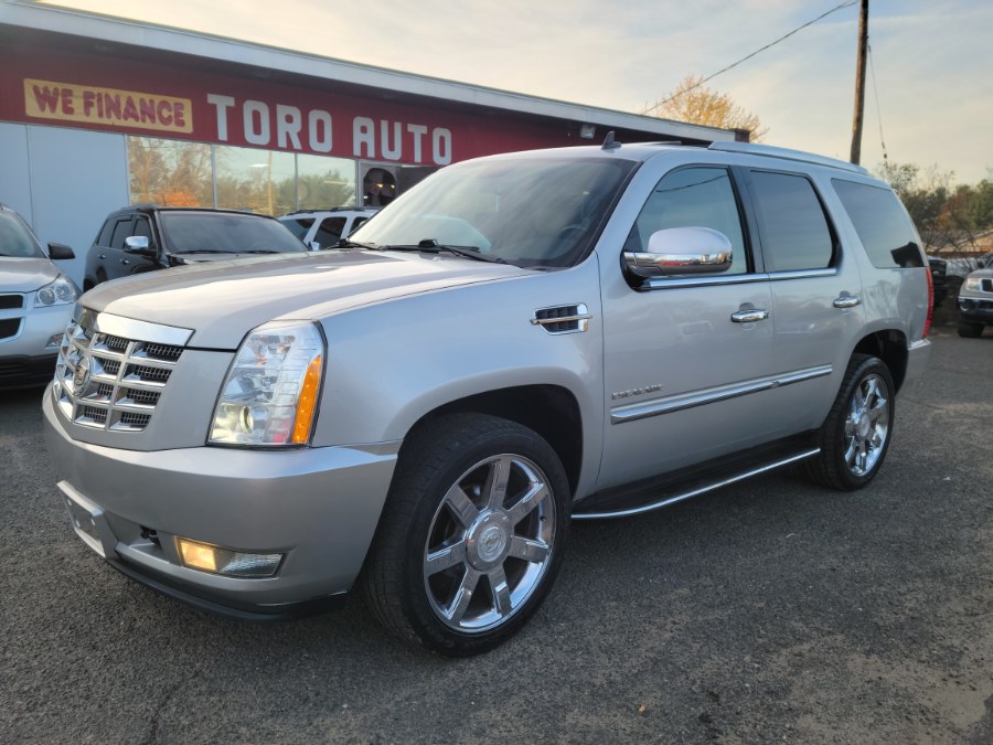 2011 Cadillac Escalade AWD 4dr Luxury, available for sale in East Windsor, Connecticut | Toro Auto. East Windsor, Connecticut