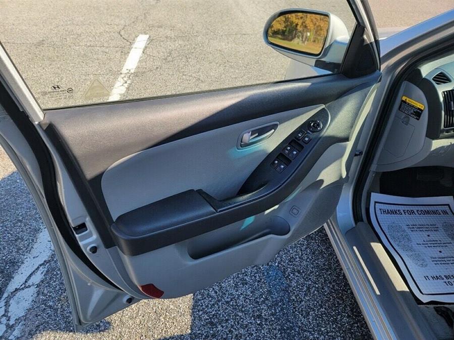 2007 Hyundai Elantra SE 4dr Sedan, available for sale in Roslyn Heights, New York | Mekawy Auto Sales Inc. Roslyn Heights, New York 2007 Hyundai Elantra SE 4dr Sedan, available for sale in Roslyn Heights, New York | Mekawy Auto Sales Inc. Roslyn Heights, New York