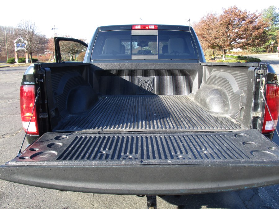 Used Ram 1500 4WD Crew Cab 140.5" Big Horn 2016 | Universal Motors LLC. New Britain, Connecticut Used Ram 1500 4WD Crew Cab 140.5" Big Horn 2016 | Universal Motors LLC. New Britain, Connecticut