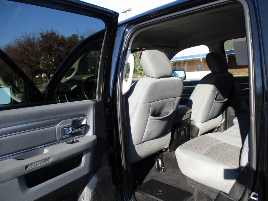 Used Ram 1500 4WD Crew Cab 140.5" Big Horn 2016 | Universal Motors LLC. New Britain, Connecticut Used Ram 1500 4WD Crew Cab 140.5" Big Horn 2016 | Universal Motors LLC. New Britain, Connecticut