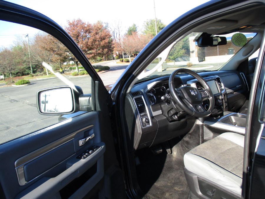 Used Ram 1500 4WD Crew Cab 140.5" Big Horn 2016 | Universal Motors LLC. New Britain, Connecticut Used Ram 1500 4WD Crew Cab 140.5" Big Horn 2016 | Universal Motors LLC. New Britain, Connecticut