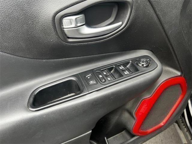 2016 Jeep Renegade Trailhawk, available for sale in Stratford, Connecticut | Wiz Leasing Inc. Stratford, Connecticut 2016 Jeep Renegade Trailhawk, available for sale in Stratford, Connecticut | Wiz Leasing Inc. Stratford, Connecticut
