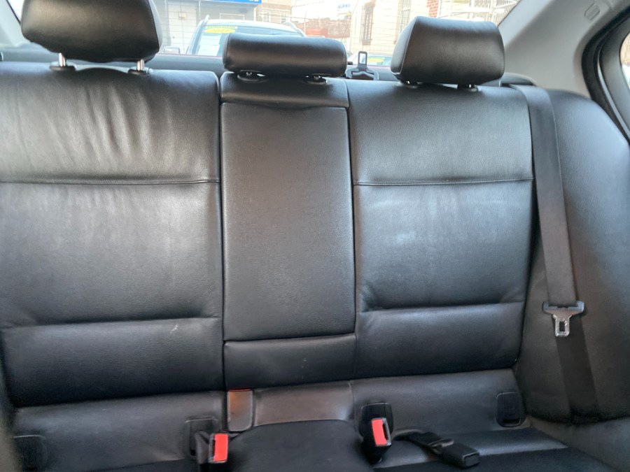 2006 BMW 3 Series 330xi 4dr Sdn AWD, available for sale in Middle Village, New York | Middle Village Motors . Middle Village, New York 2006 BMW 3 Series 330xi 4dr Sdn AWD, available for sale in Middle Village, New York | Middle Village Motors . Middle Village, New York