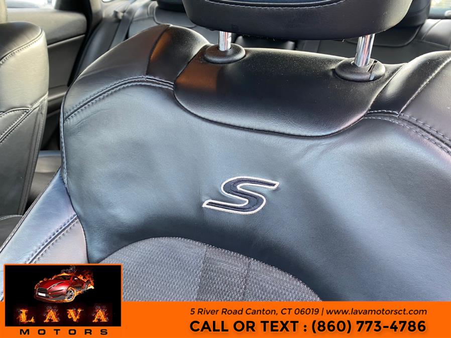 2015 Chrysler 200 4dr Sdn S AWD, available for sale in Canton, Connecticut | Lava Motors. Canton, Connecticut 2015 Chrysler 200 4dr Sdn S AWD, available for sale in Canton, Connecticut | Lava Motors. Canton, Connecticut