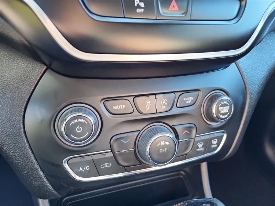 2019 Jeep Cherokee Latitude Plus 4x4, available for sale in Islip, New York | L.I. Auto Gallery. Islip, New York 2019 Jeep Cherokee Latitude Plus 4x4, available for sale in Islip, New York | L.I. Auto Gallery. Islip, New York
