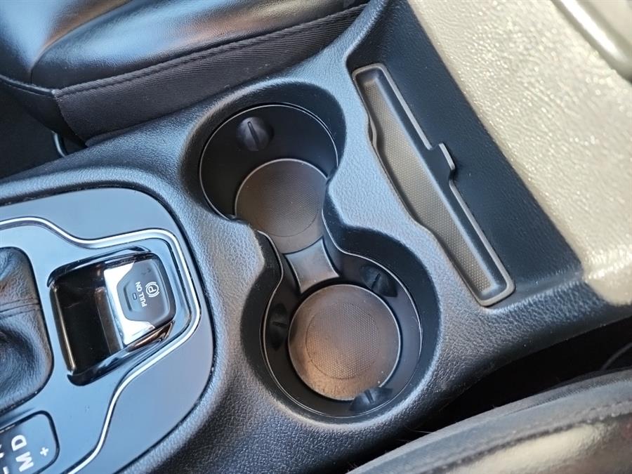 2019 Jeep Cherokee Latitude Plus 4x4, available for sale in Islip, New York | L.I. Auto Gallery. Islip, New York 2019 Jeep Cherokee Latitude Plus 4x4, available for sale in Islip, New York | L.I. Auto Gallery. Islip, New York