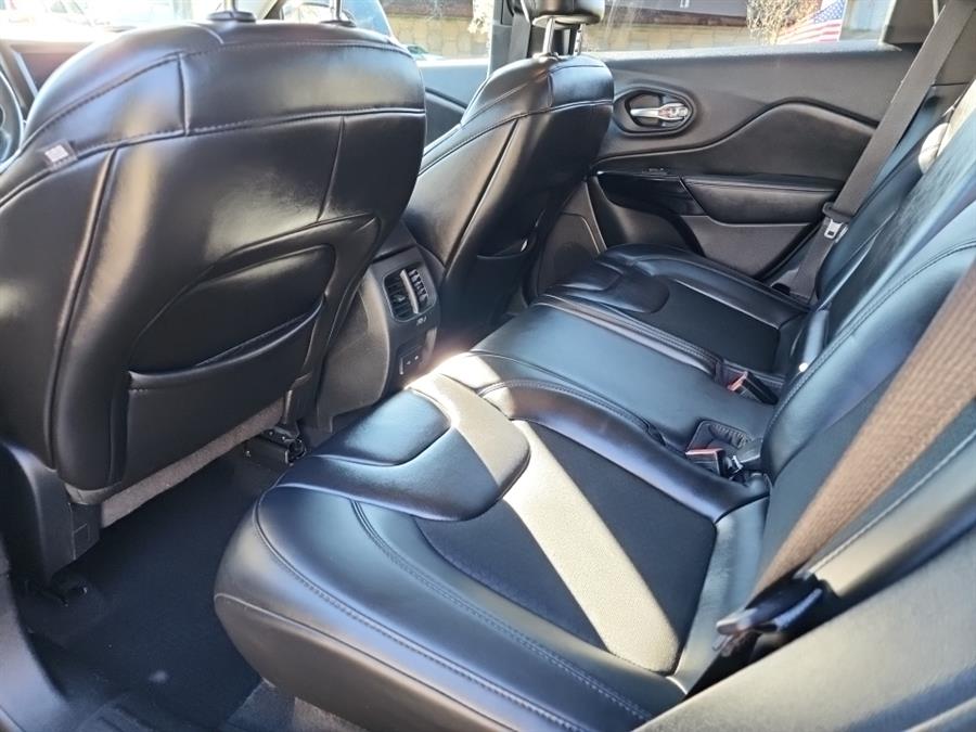 2019 Jeep Cherokee Latitude Plus 4x4, available for sale in Islip, New York | L.I. Auto Gallery. Islip, New York 2019 Jeep Cherokee Latitude Plus 4x4, available for sale in Islip, New York | L.I. Auto Gallery. Islip, New York