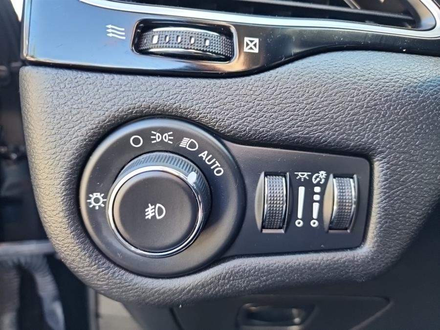 2019 Jeep Cherokee Latitude Plus 4x4, available for sale in Islip, New York | L.I. Auto Gallery. Islip, New York 2019 Jeep Cherokee Latitude Plus 4x4, available for sale in Islip, New York | L.I. Auto Gallery. Islip, New York