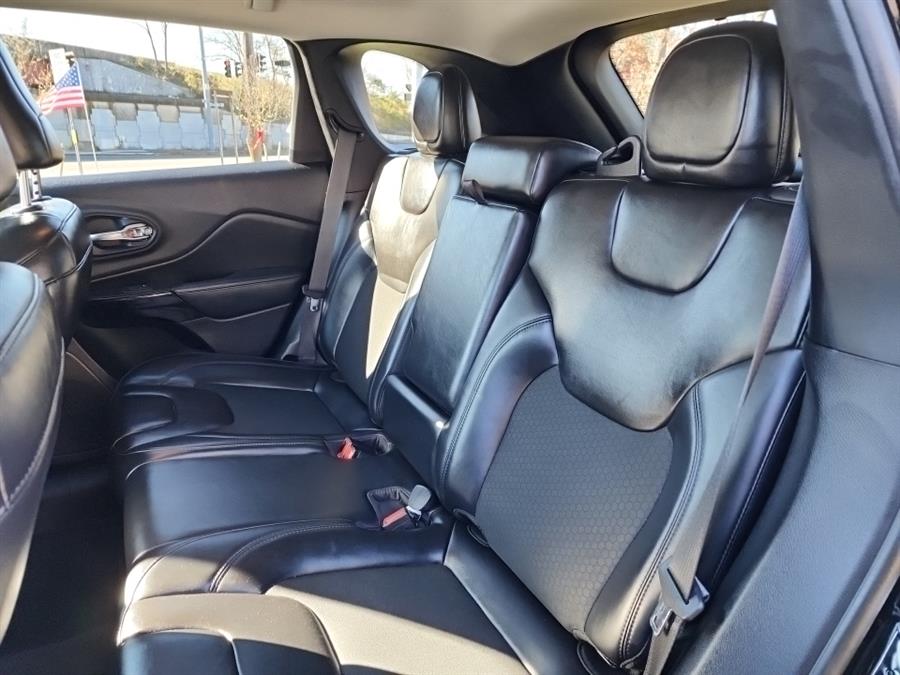 2019 Jeep Cherokee Latitude Plus 4x4, available for sale in Islip, New York | L.I. Auto Gallery. Islip, New York 2019 Jeep Cherokee Latitude Plus 4x4, available for sale in Islip, New York | L.I. Auto Gallery. Islip, New York