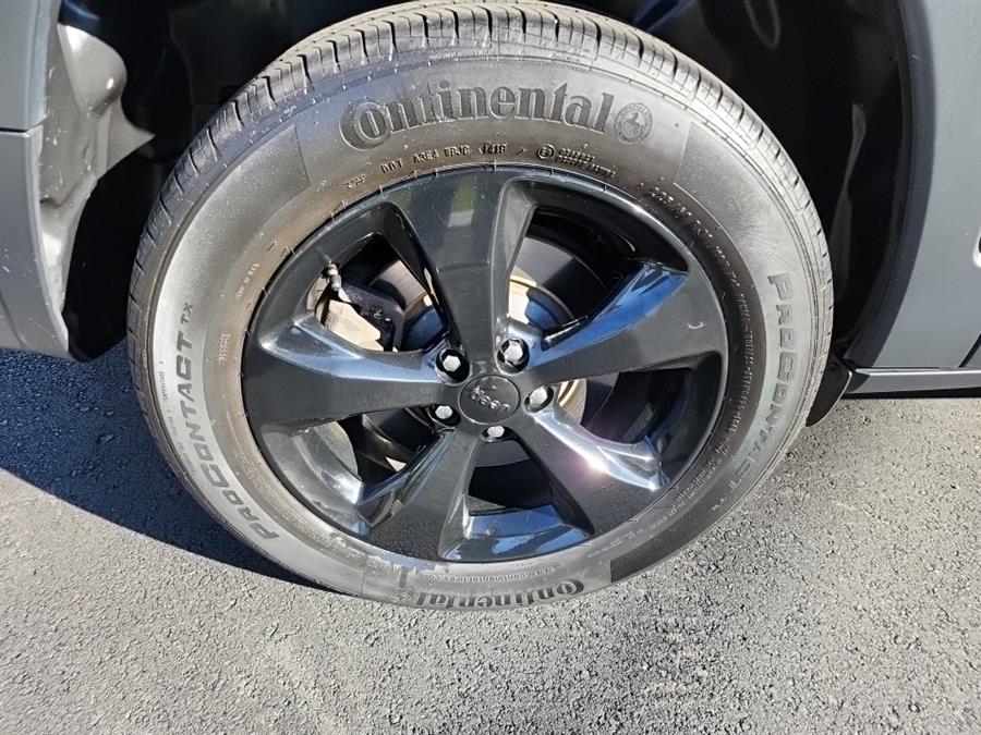 2019 Jeep Cherokee Latitude Plus 4x4, available for sale in Islip, New York | L.I. Auto Gallery. Islip, New York 2019 Jeep Cherokee Latitude Plus 4x4, available for sale in Islip, New York | L.I. Auto Gallery. Islip, New York