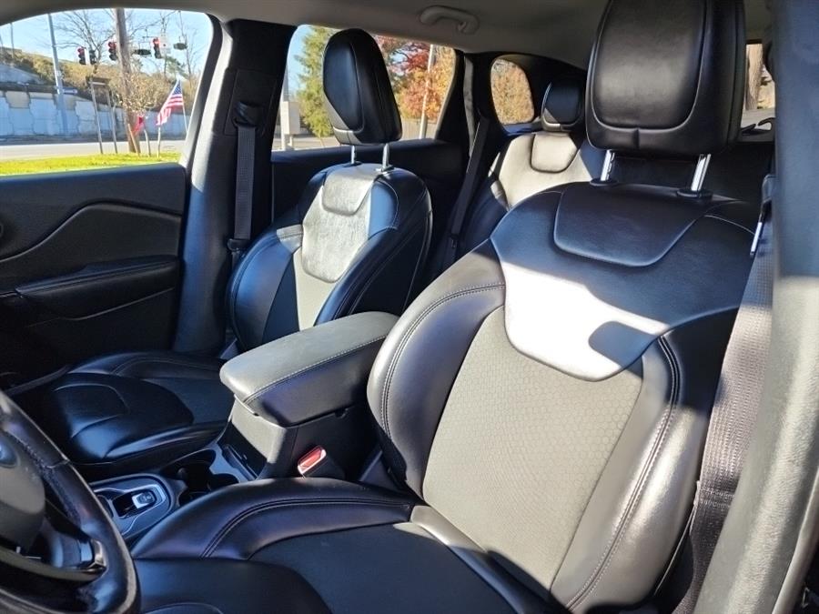 2019 Jeep Cherokee Latitude Plus 4x4, available for sale in Islip, New York | L.I. Auto Gallery. Islip, New York 2019 Jeep Cherokee Latitude Plus 4x4, available for sale in Islip, New York | L.I. Auto Gallery. Islip, New York
