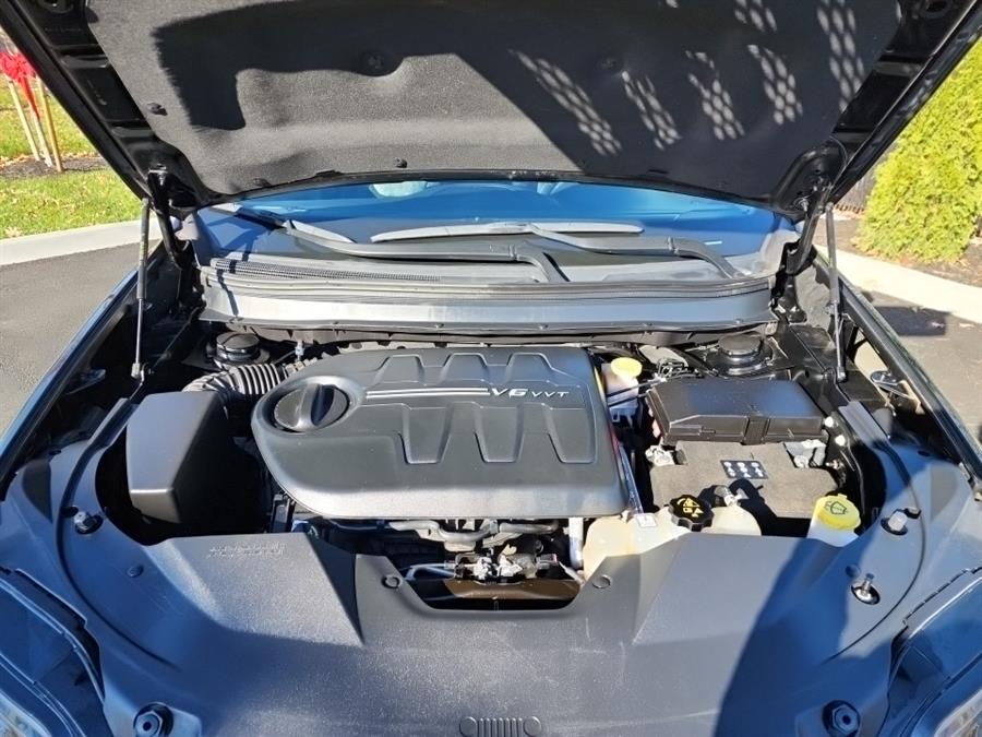 2019 Jeep Cherokee Latitude Plus 4x4, available for sale in Islip, New York | L.I. Auto Gallery. Islip, New York 2019 Jeep Cherokee Latitude Plus 4x4, available for sale in Islip, New York | L.I. Auto Gallery. Islip, New York