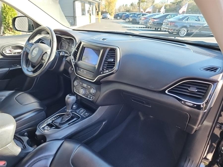 2019 Jeep Cherokee Latitude Plus 4x4, available for sale in Islip, New York | L.I. Auto Gallery. Islip, New York 2019 Jeep Cherokee Latitude Plus 4x4, available for sale in Islip, New York | L.I. Auto Gallery. Islip, New York