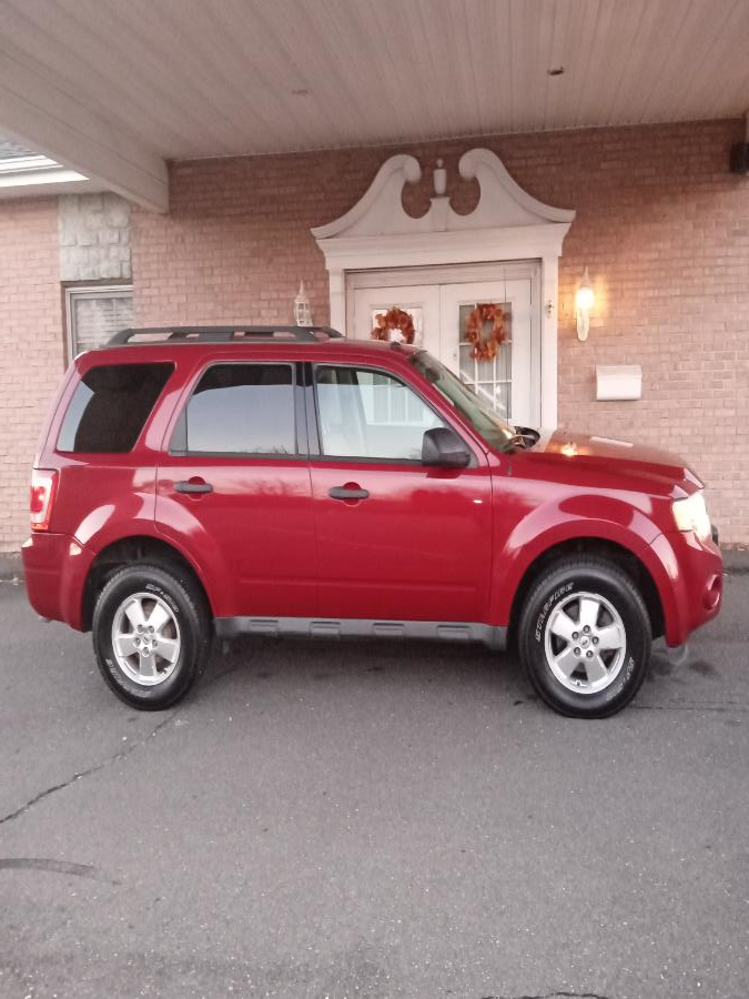 Used Ford Escape 4WD 4dr XLT 2011 | Supreme Automotive. New Britain, Connecticut Used Ford Escape 4WD 4dr XLT 2011 | Supreme Automotive. New Britain, Connecticut