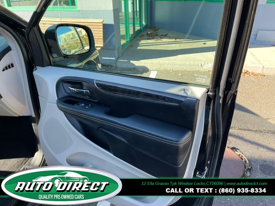 Used Chrysler Town & Country 4dr Wgn Touring 2015 | Auto Direct LLC. Windsor Locks, Connecticut Used Chrysler Town & Country 4dr Wgn Touring 2015 | Auto Direct LLC. Windsor Locks, Connecticut