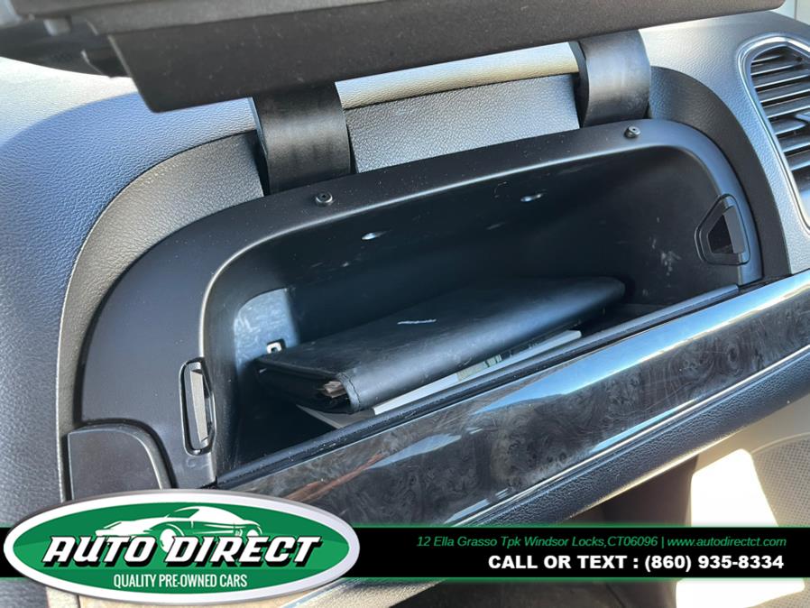 Used Chrysler Town & Country 4dr Wgn Touring 2015 | Auto Direct LLC. Windsor Locks, Connecticut Used Chrysler Town & Country 4dr Wgn Touring 2015 | Auto Direct LLC. Windsor Locks, Connecticut