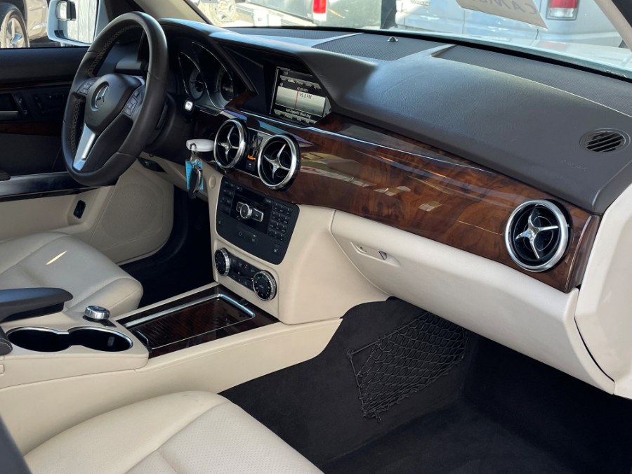 2013 Mercedes-Benz GLK-Class RWD 4dr GLK 350, available for sale in Corona, California | Green Light Auto. Corona, California 2013 Mercedes-Benz GLK-Class RWD 4dr GLK 350, available for sale in Corona, California | Green Light Auto. Corona, California