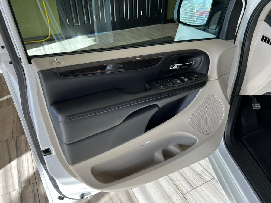 2019 Dodge Grand Caravan SE Wagon, available for sale in West Hartford, Connecticut | AutoMax. West Hartford, Connecticut 2019 Dodge Grand Caravan SE Wagon, available for sale in West Hartford, Connecticut | AutoMax. West Hartford, Connecticut