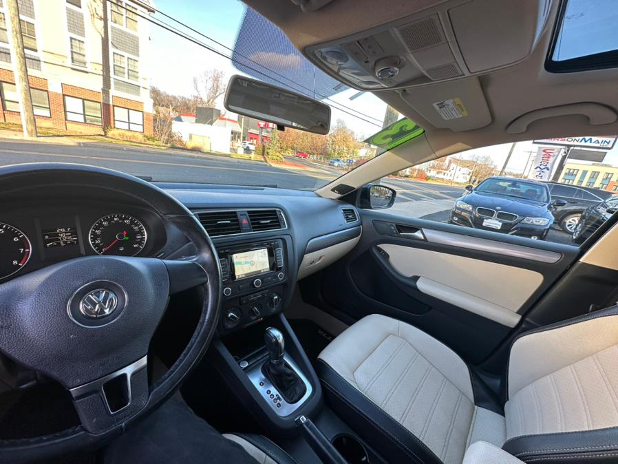 2013 Volkswagen Jetta Sedan 4dr Auto SEL w/Nav, available for sale in Manchester, Connecticut | Carsonmain LLC. Manchester, Connecticut 2013 Volkswagen Jetta Sedan 4dr Auto SEL w/Nav, available for sale in Manchester, Connecticut | Carsonmain LLC. Manchester, Connecticut