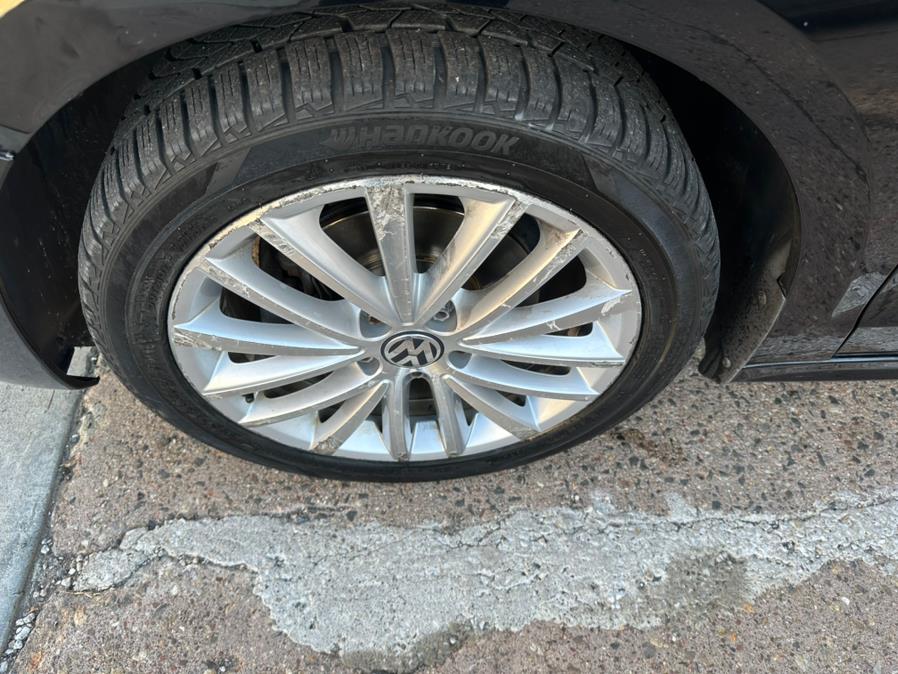 2013 Volkswagen Jetta Sedan 4dr Auto SEL w/Nav, available for sale in Manchester, Connecticut | Carsonmain LLC. Manchester, Connecticut 2013 Volkswagen Jetta Sedan 4dr Auto SEL w/Nav, available for sale in Manchester, Connecticut | Carsonmain LLC. Manchester, Connecticut