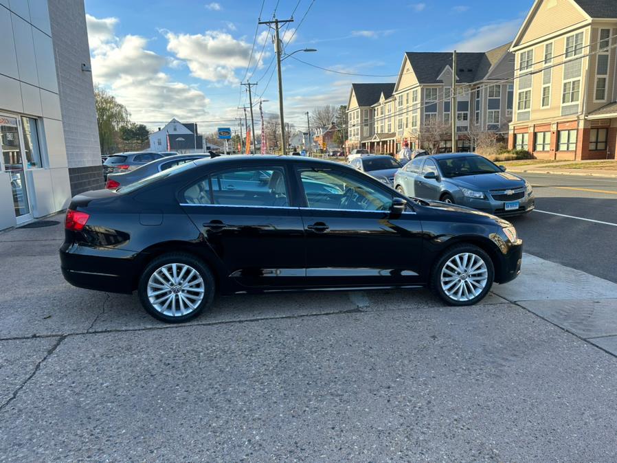 2013 Volkswagen Jetta Sedan 4dr Auto SEL w/Nav, available for sale in Manchester, Connecticut | Carsonmain LLC. Manchester, Connecticut 2013 Volkswagen Jetta Sedan 4dr Auto SEL w/Nav, available for sale in Manchester, Connecticut | Carsonmain LLC. Manchester, Connecticut
