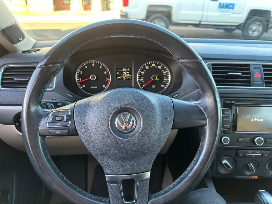 2013 Volkswagen Jetta Sedan 4dr Auto SEL w/Nav, available for sale in Manchester, Connecticut | Carsonmain LLC. Manchester, Connecticut 2013 Volkswagen Jetta Sedan 4dr Auto SEL w/Nav, available for sale in Manchester, Connecticut | Carsonmain LLC. Manchester, Connecticut