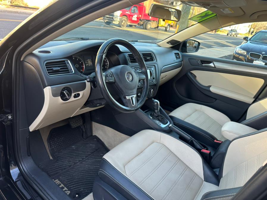 2013 Volkswagen Jetta Sedan 4dr Auto SEL w/Nav, available for sale in Manchester, Connecticut | Carsonmain LLC. Manchester, Connecticut 2013 Volkswagen Jetta Sedan 4dr Auto SEL w/Nav, available for sale in Manchester, Connecticut | Carsonmain LLC. Manchester, Connecticut