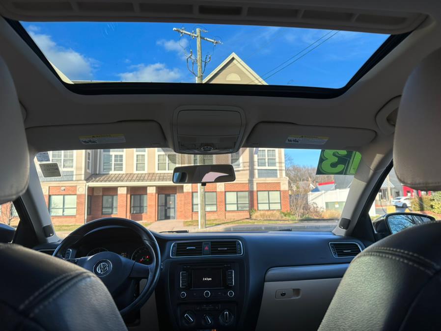 2013 Volkswagen Jetta Sedan 4dr Auto SEL w/Nav, available for sale in Manchester, Connecticut | Carsonmain LLC. Manchester, Connecticut 2013 Volkswagen Jetta Sedan 4dr Auto SEL w/Nav, available for sale in Manchester, Connecticut | Carsonmain LLC. Manchester, Connecticut
