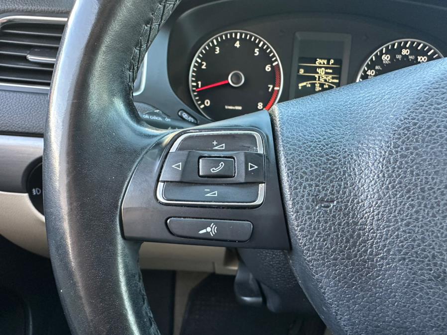 2013 Volkswagen Jetta Sedan 4dr Auto SEL w/Nav, available for sale in Manchester, Connecticut | Carsonmain LLC. Manchester, Connecticut 2013 Volkswagen Jetta Sedan 4dr Auto SEL w/Nav, available for sale in Manchester, Connecticut | Carsonmain LLC. Manchester, Connecticut