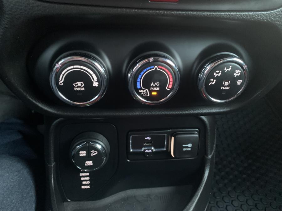 2016 Jeep Renegade 4WD 4dr Trailhawk, available for sale in Old Saybrook, Connecticut | Saybrook Auto Barn. Old Saybrook, Connecticut 2016 Jeep Renegade 4WD 4dr Trailhawk, available for sale in Old Saybrook, Connecticut | Saybrook Auto Barn. Old Saybrook, Connecticut